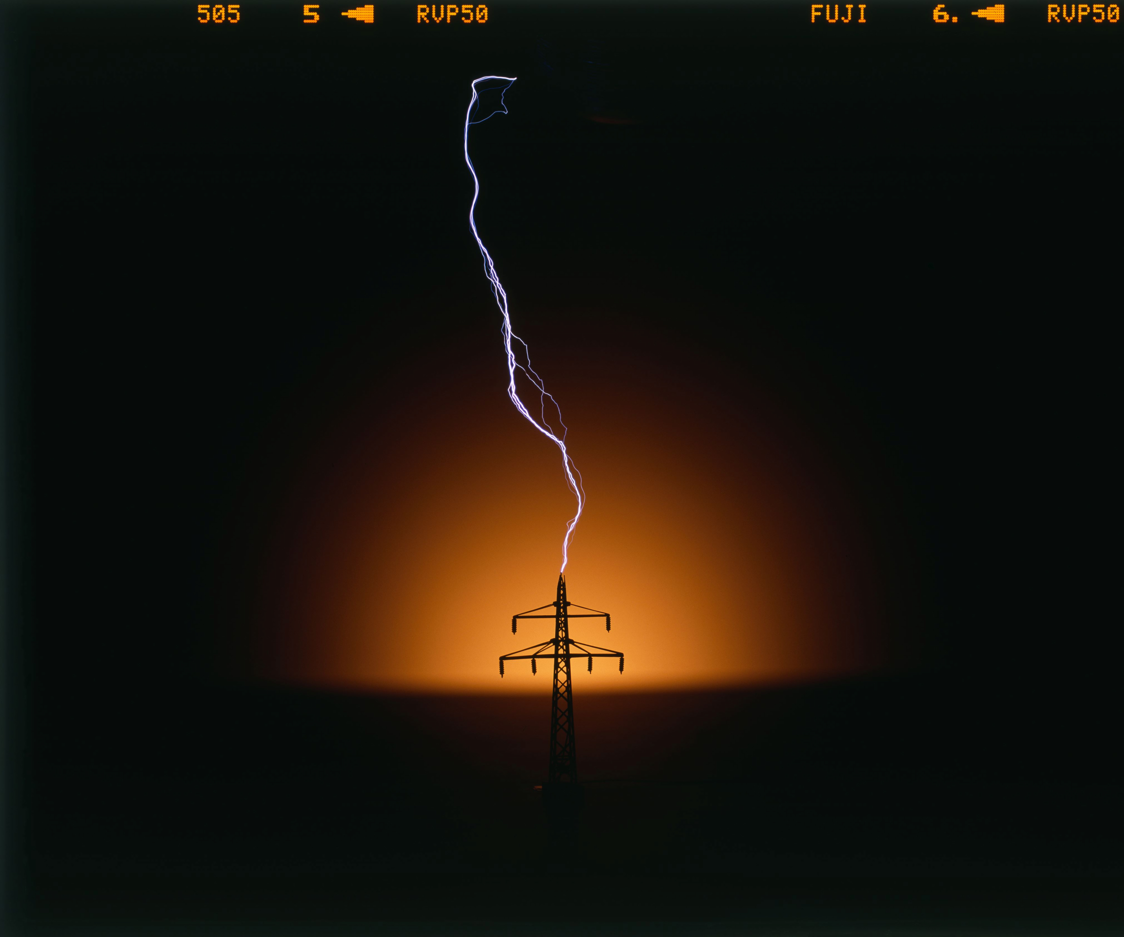 Magasfeszültség/High Voltage V/I, (2012)
