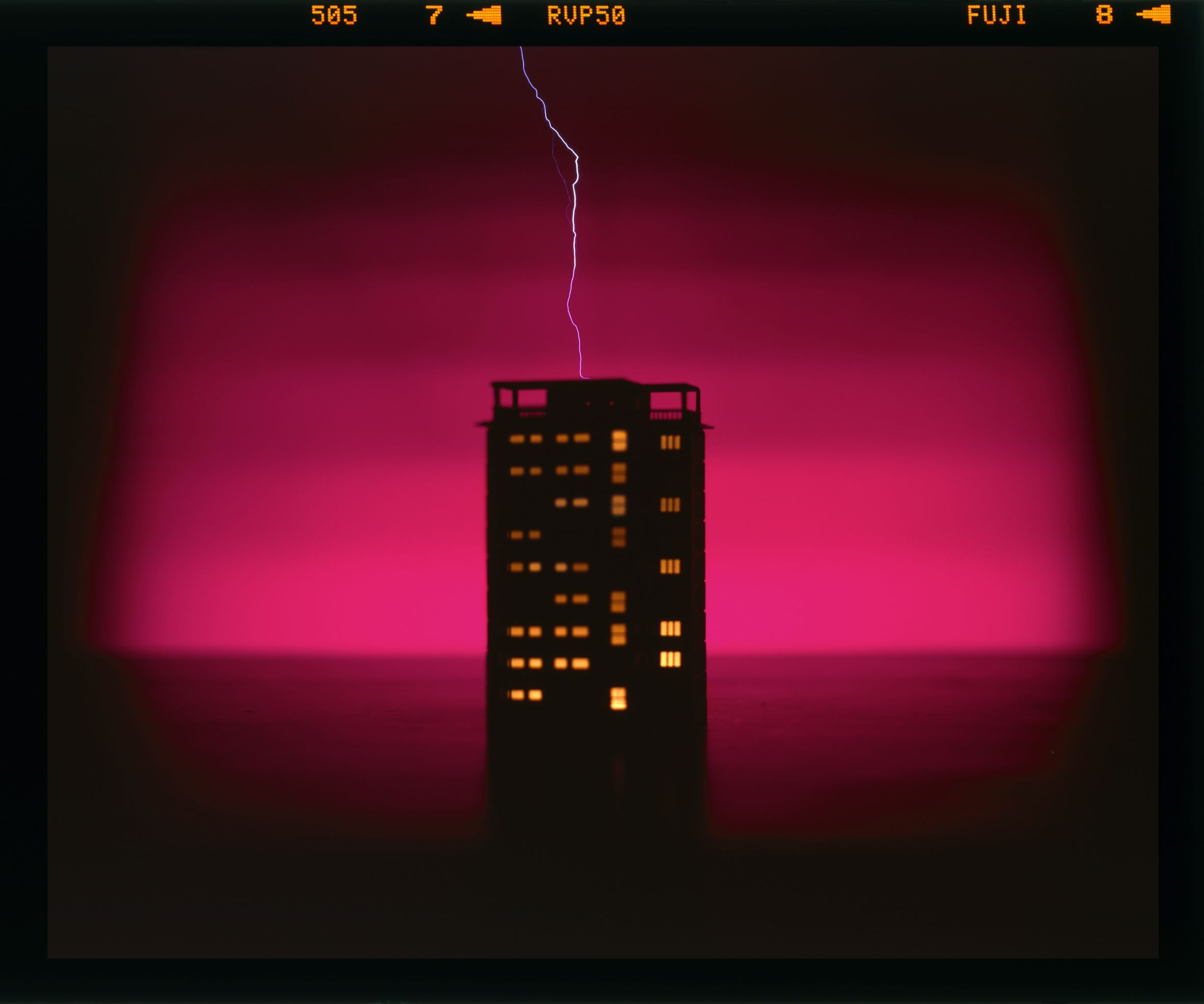 Magasfeszültség/High Voltage V/V, (2012)
