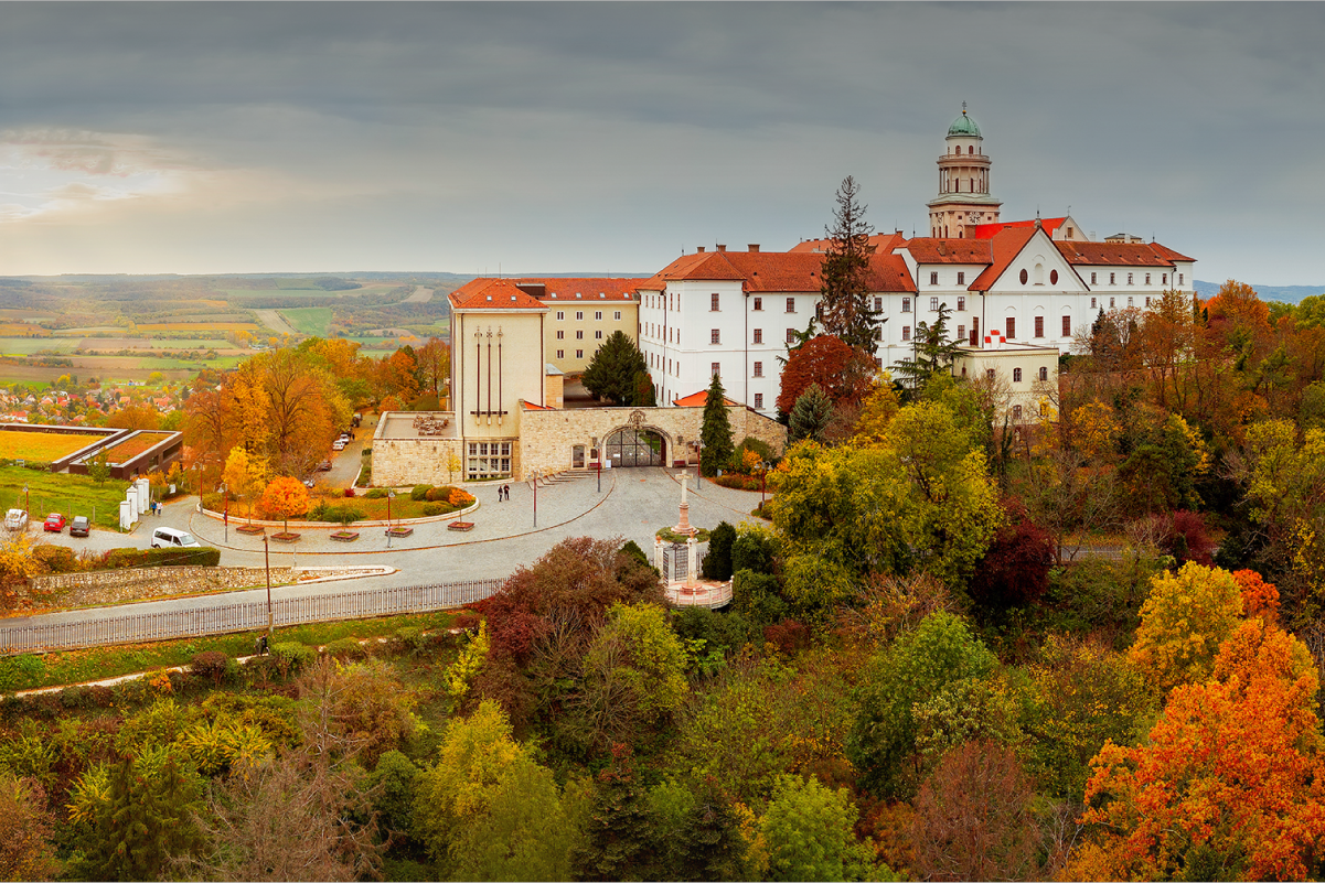 Magyar világörökségi helyszínek – Dr. Bassa Lia előadása a METU Szenior Akadémián