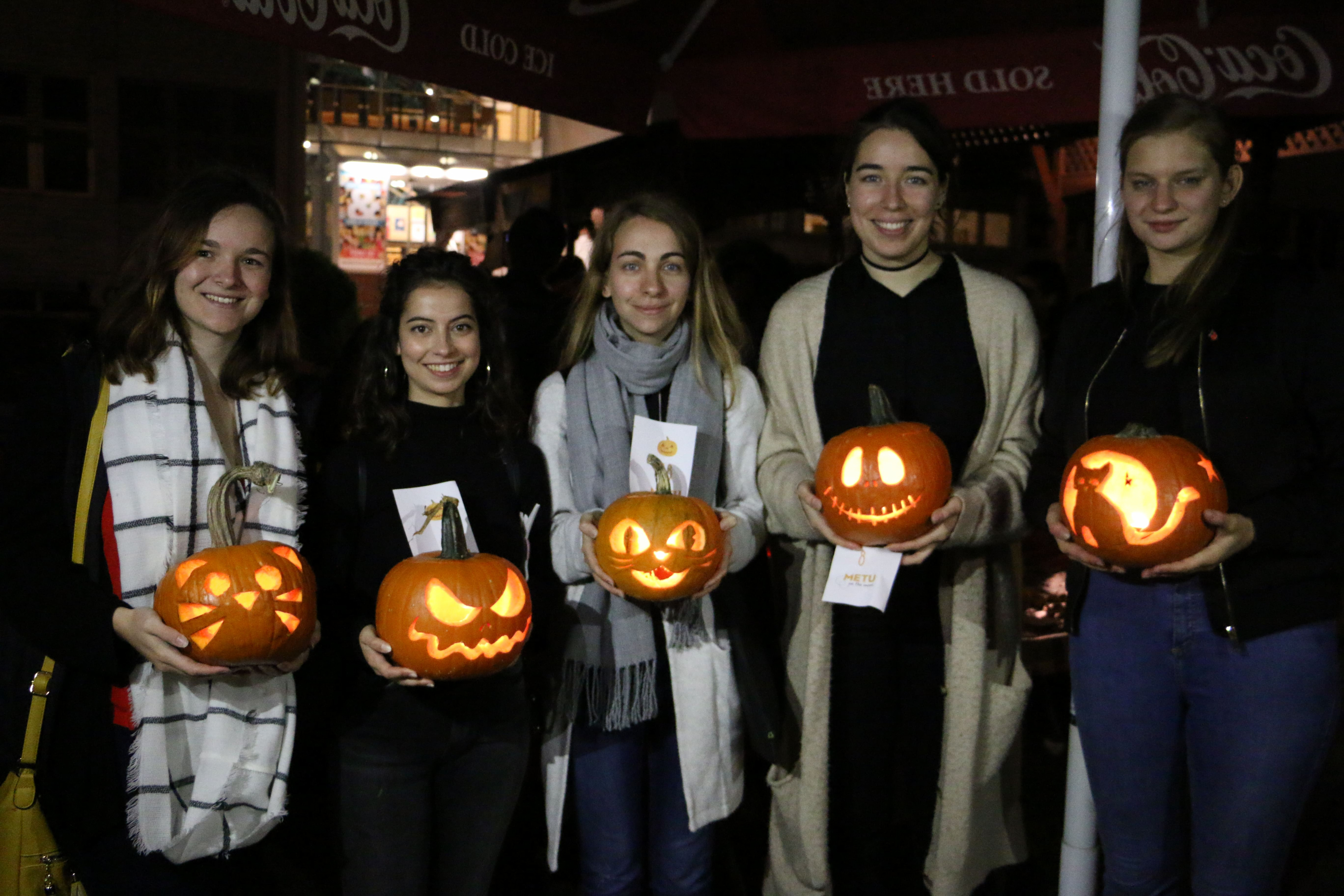 metu-on-the-move-pumpkin-carving